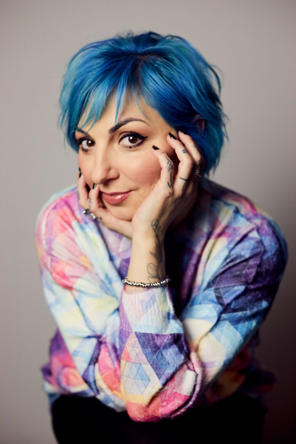 Una tatuatrice